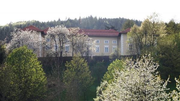 Neuhaus Castle
