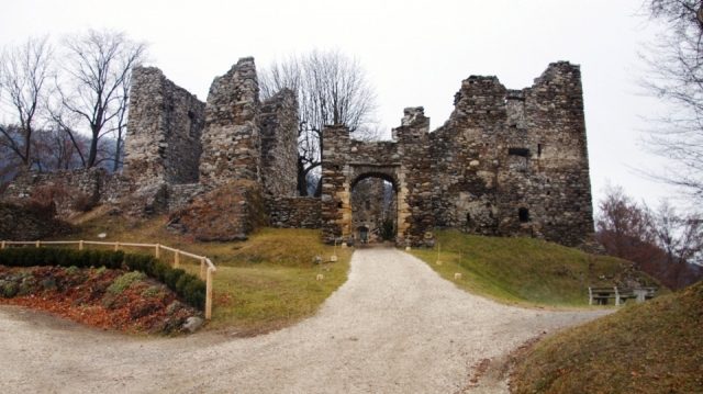 Gomarn Castle