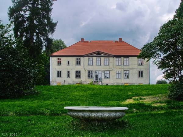 Dammereez Manor