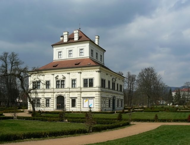 Lustschloss Ostrov