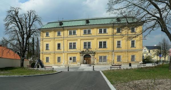 Ostrov Castle (Bílý zámek)