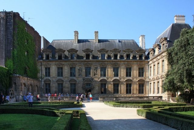 Hôtel de Sully
