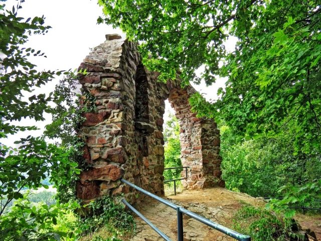 Lewenhain Castle
