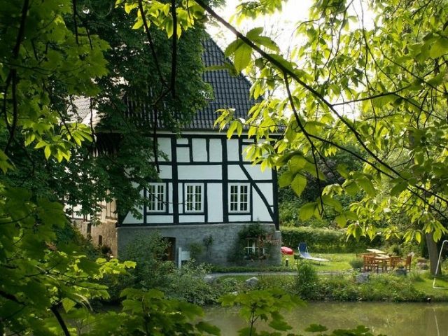 Laubach Manor