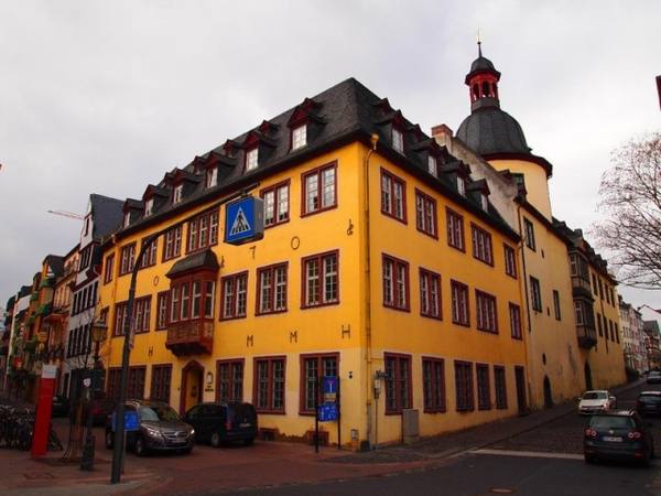 Adelshof Dreikönigenhaus