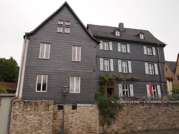 Diez Manor