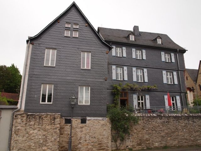 Diez Manor