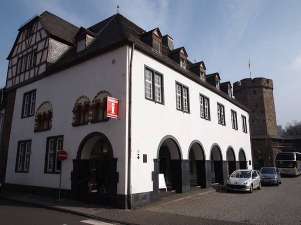 Salhof Palace