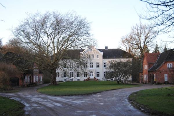 Bossee Manor