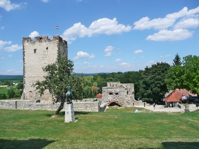 Kinizsi Castle