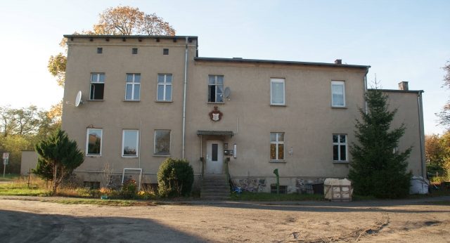 Saarmund Manor
