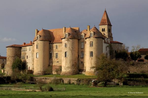 Château-prieuré de Pommiers-en-Forez