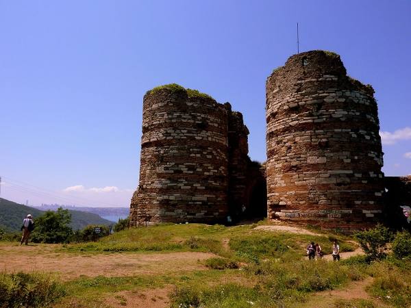 Yoros Castle