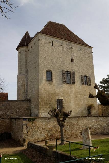 Donjon de Cravant