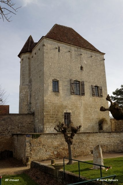 Donjon de Cravant
