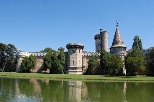 Franzensburg Castle