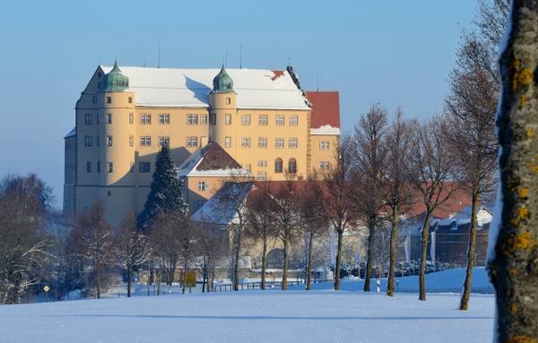 Kapfenburg Castle