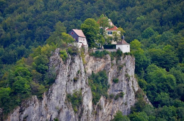 Bronnen Castle
