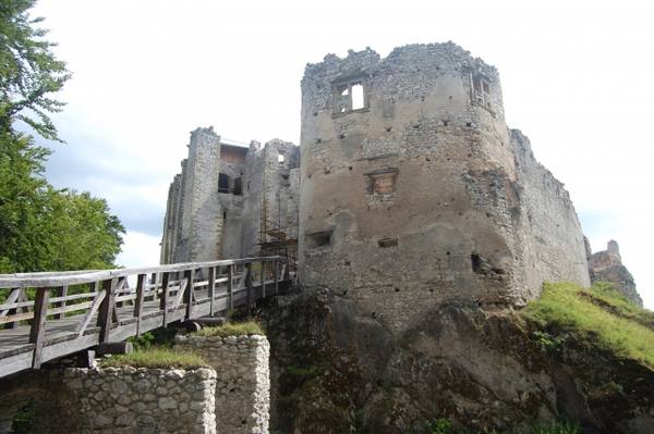 Uhrovec Castle