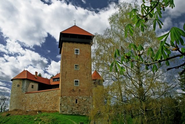 Dubovac Castle