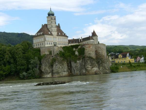 Schönbühel Castle