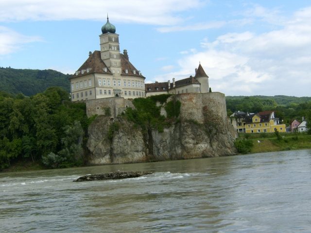 Schönbühel Castle