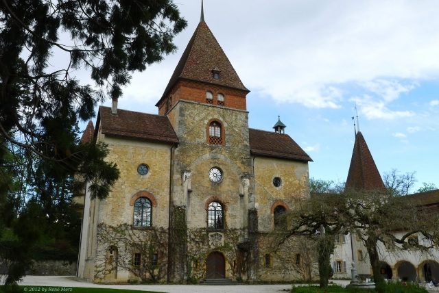 Münchenwiler Castle