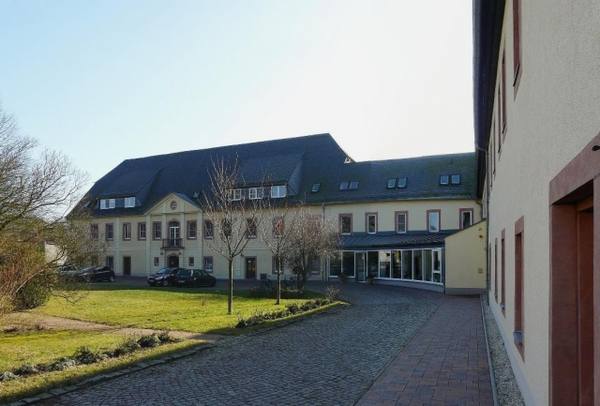 Schweikershain Manor