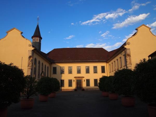 Hallberg Castle