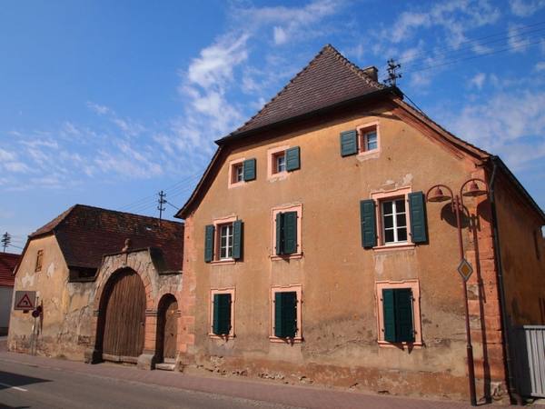 Herrenhof der Grafen von Leiningen Manor