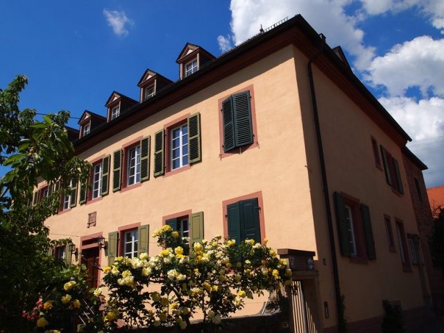 Burrweiler Manor