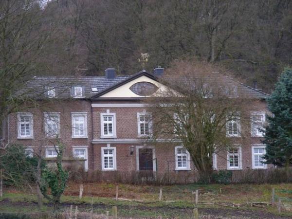 Tönnesrath Manor
