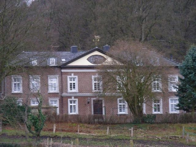 Tönnesrath Manor