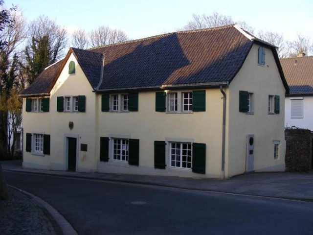 Stroof Manor
