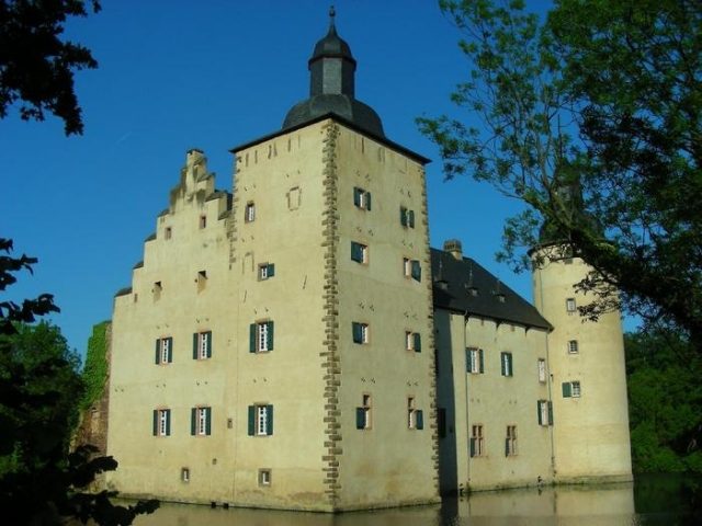 Burg Veynau