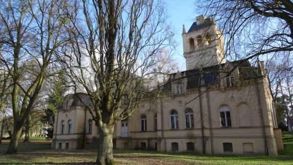 Schönow Castle