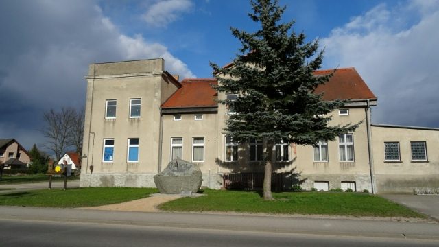 Kunow Manor