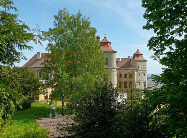 Jezeří Castle