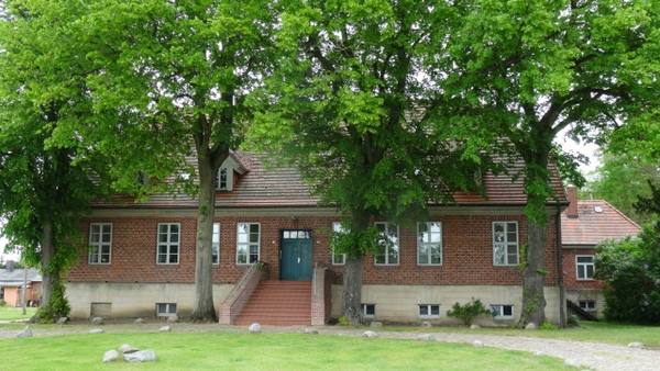 Leisten Manor