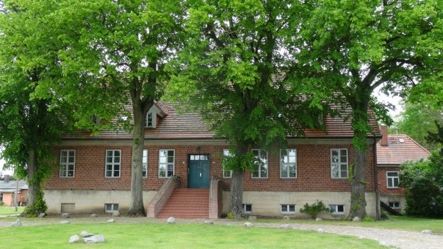 Leisten Manor