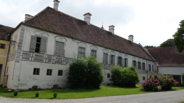 Neufraunhofen Castle
