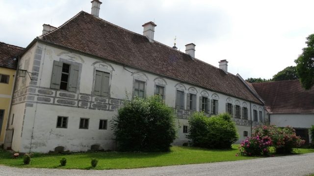 Neufraunhofen Castle