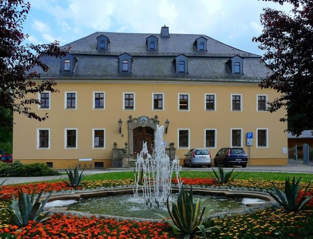Thum Manor