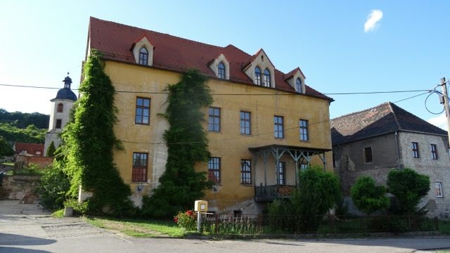 Eulau Manor