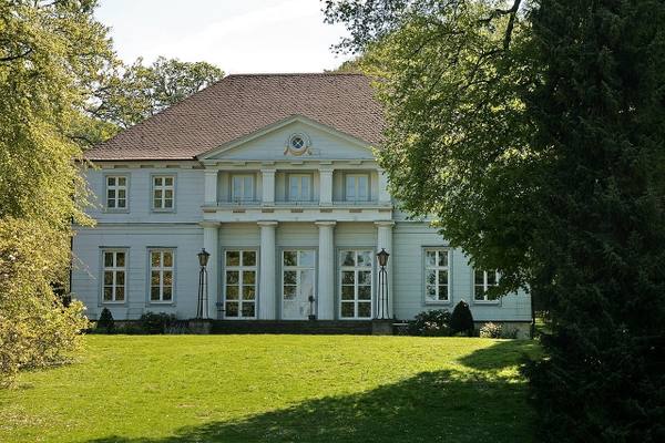 Nenndorf Castle
