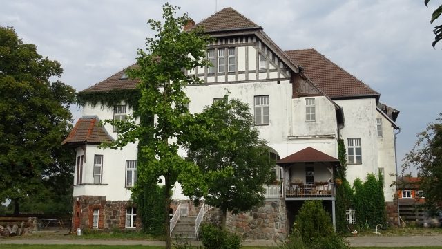 Kerkow Manor