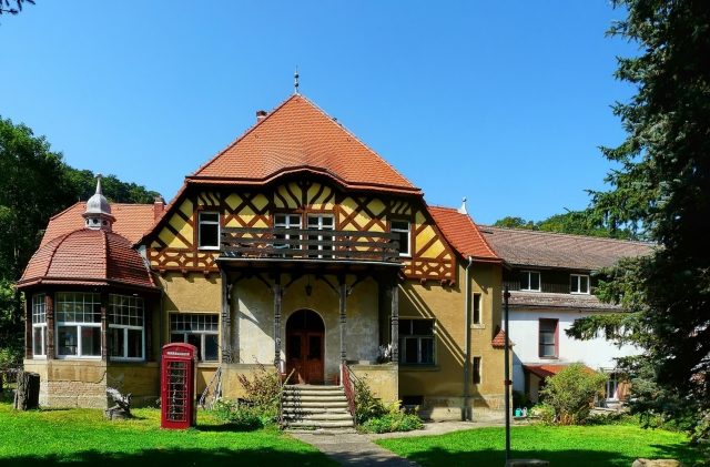 Bienhof Manor