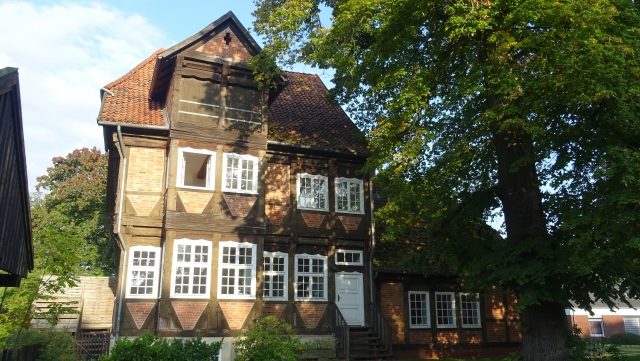 Elze Manor