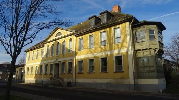 Niedertrebra Manor