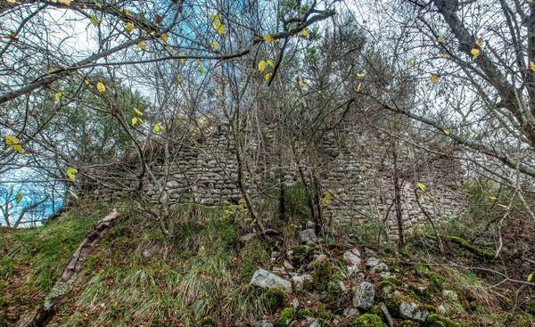Paretin Castle